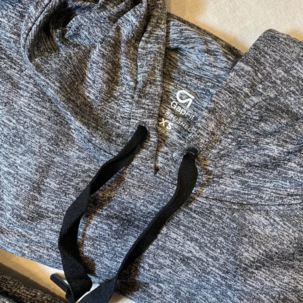 GapFit Brushed Tech Jersey Hooded Sleeveless Active Top | Size XS